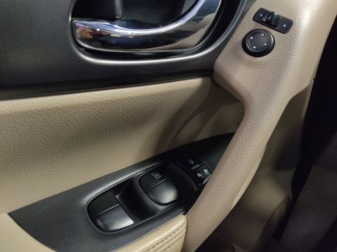 Used 2015 Nissan Rogue SV FWD image 27