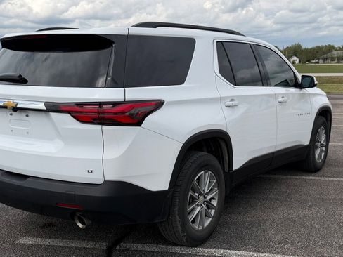 Used 2023 Chevrolet Traverse LT FWD image 3