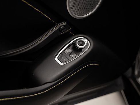 Used 2020 Aston Martin V8 Vantage Coupe RWD image 57