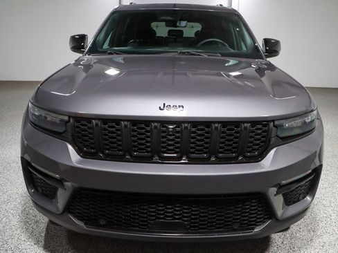 Used 2024 Jeep Grand Cherokee Limited w/ Luxury Tech Group II AWD/4WD image 4