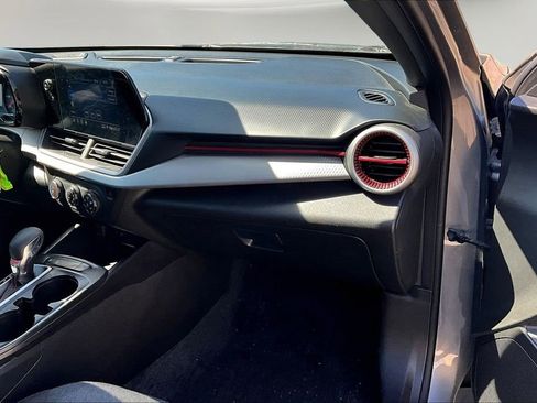 Used 2024 Chevrolet Trax RS w/ Driver Confidence Package image 24