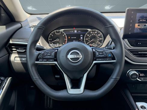 Used 2025 Nissan Altima 2.5 SL FWD image 17