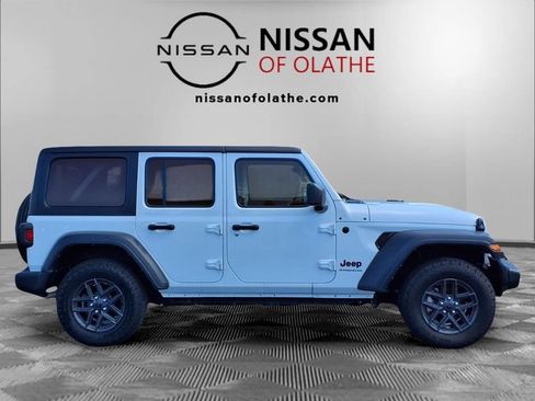 Used 2024 Jeep Wrangler Unlimited Sport AWD/4WD image 28