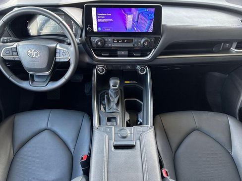 Used 2025 Toyota Grand Highlander FWD image 16