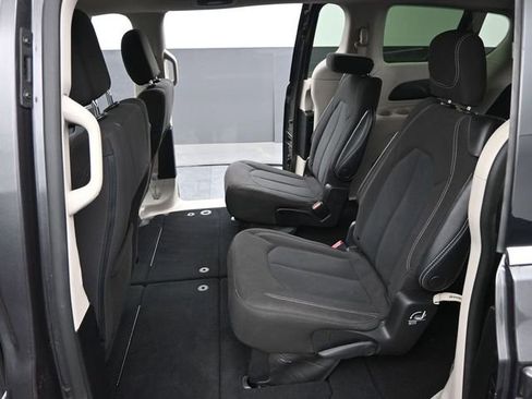 Used 2023 Chrysler Voyager LX FWD image 14