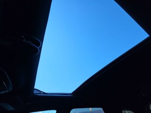 Used 2018 Dodge Durango R/T w/ Technology Group AWD/4WD image 26