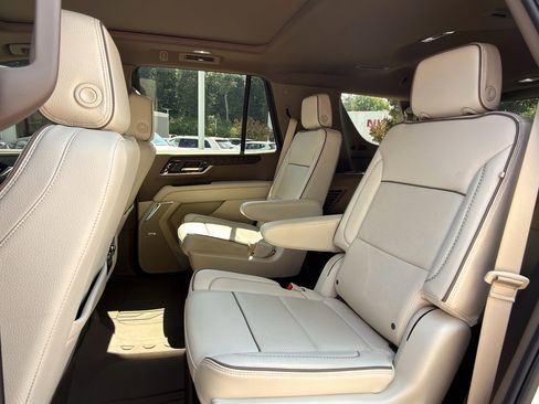 Used 2025 GMC Yukon Denali w/ Sun & Power Step Package AWD/4WD image 22