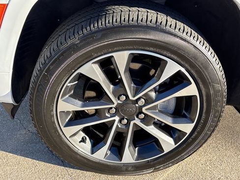 Used 2023 Jeep Grand Cherokee Overland w/ Luxury Tech Group IV image 14