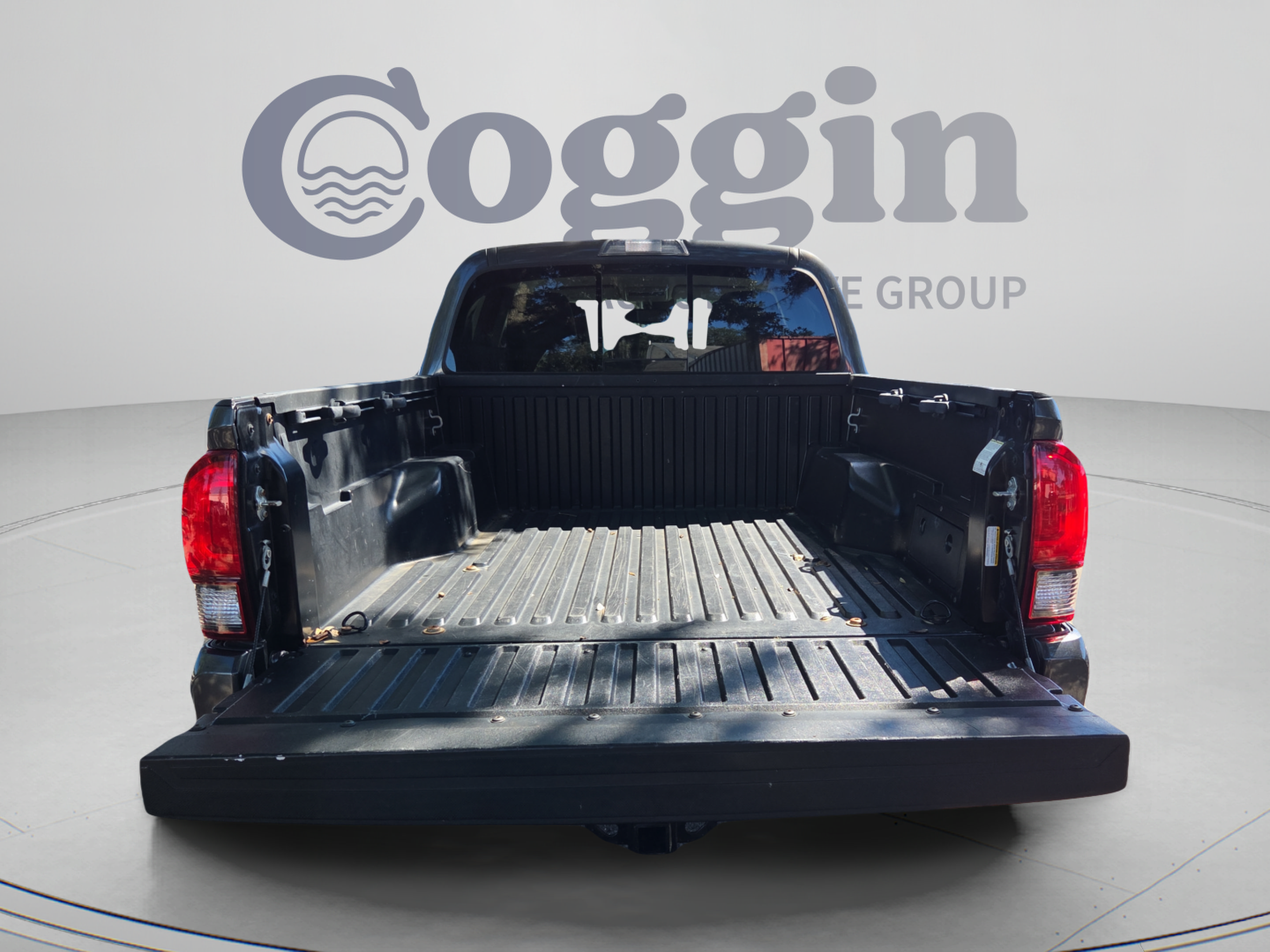 Used 2022 Toyota Tacoma SR5 w/ Technology Package RWD image 14