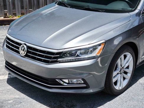 Used 2016 Volkswagen Passat 1.8T w/ Lighting Package FWD image 5