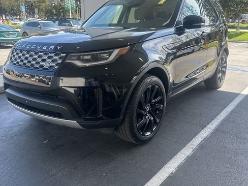 Used 2024 Land Rover Discovery S image 1