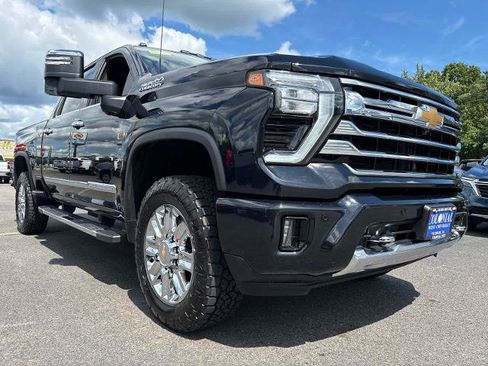 Used 2024 Chevrolet Silverado 2500 High Country w/ High Country Premium Package AWD/4WD image 3
