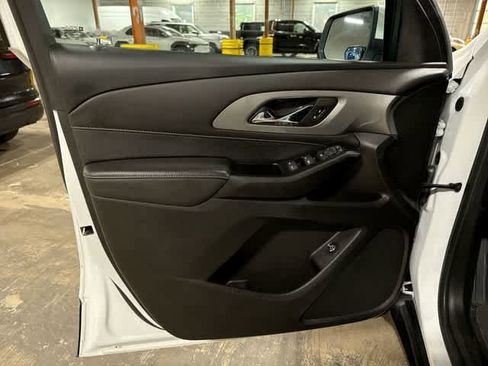 Used 2023 Chevrolet Traverse LT FWD image 30