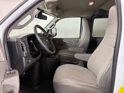 Used 2025 Chevrolet Express 3500 LT w/ LT Preferred Equipment Group RWD image 16
