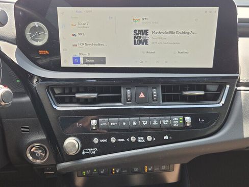 Used 2023 Lexus ES 300h Ultra Luxury w/ Accessory Package (Z2) FWD image 16