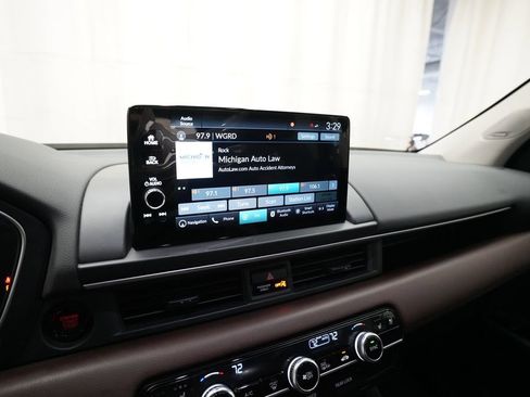 Used 2024 Honda Pilot Elite image 6