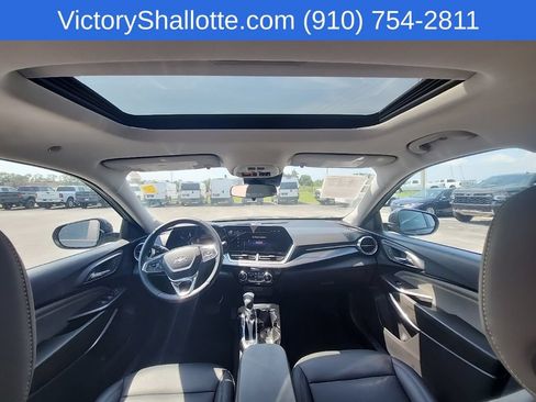 Used 2026 Chevrolet Trax ACTIV w/ Sunroof Package FWD image 5
