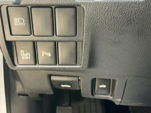 Used 2017 Lexus IS 200t w/ Navigation System Package RWD image 35