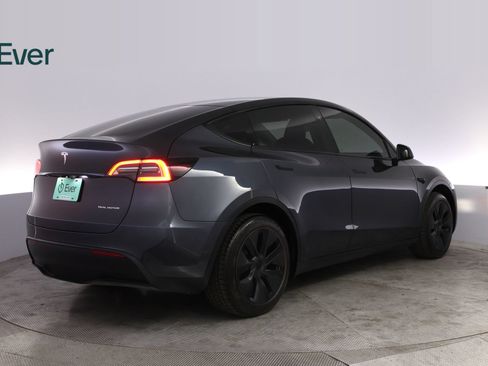 Used 2025 Tesla Model Y Long Range AWD/4WD image 3