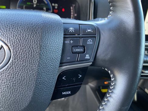 Used 2025 Toyota Camry SE image 15