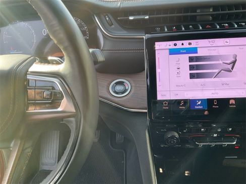 Used 2025 Jeep Grand Cherokee Summit image 37