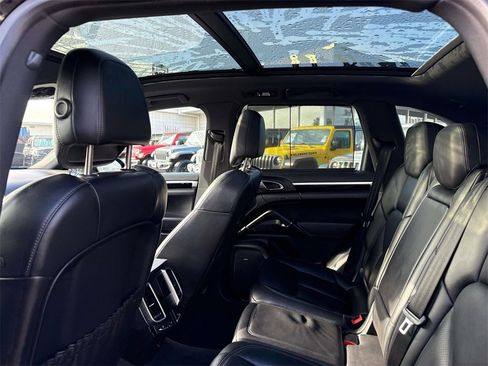 Used 2018 Porsche Cayenne image 8