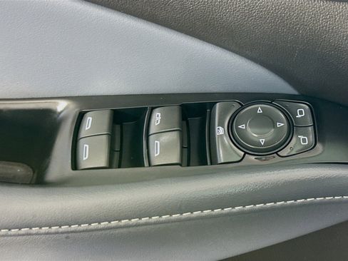 Used 2023 Buick Enclave Essence image 24