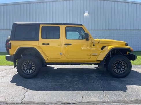 Used 2021 Jeep Wrangler Unlimited Sahara w/ Uconnect 4C Nav & Sound Group AWD/4WD image 16