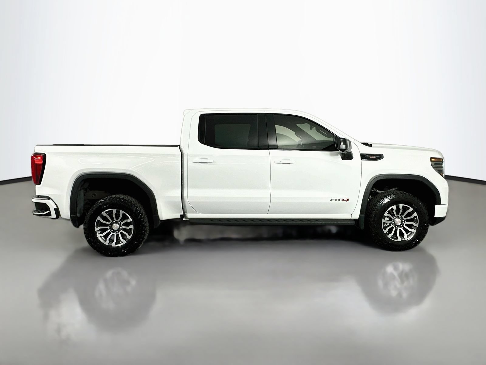 Used 2022 GMC Sierra 1500 AT4 w/ AT4 Premium Package AWD/4WD image 8