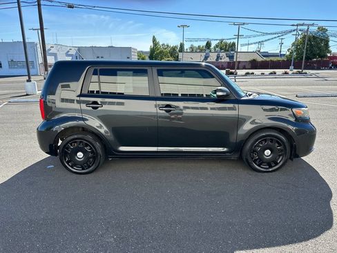 Used 2010 Scion xB FWD image 8
