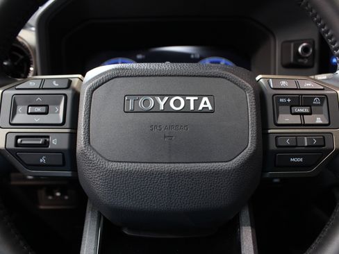 Used 2025 Toyota Land Cruiser image 59