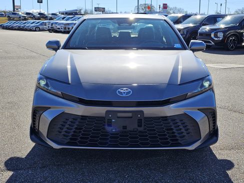 Used 2025 Toyota Camry SE image 2