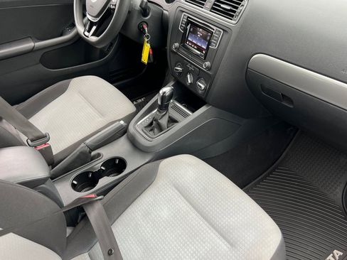 Used 2017 Volkswagen Jetta S image 12