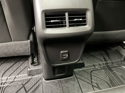 Used 2023 Chevrolet Equinox RS AWD/4WD image 12