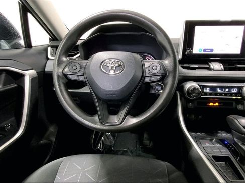 Used 2024 Toyota RAV4 XLE FWD image 4