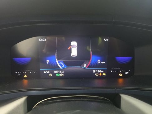 Used 2023 Volkswagen Taos SE w/ Panoramic Sunroof Package FWD image 7