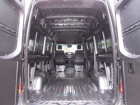 Used 2022 Mercedes-Benz Sprinter 2500 image 23