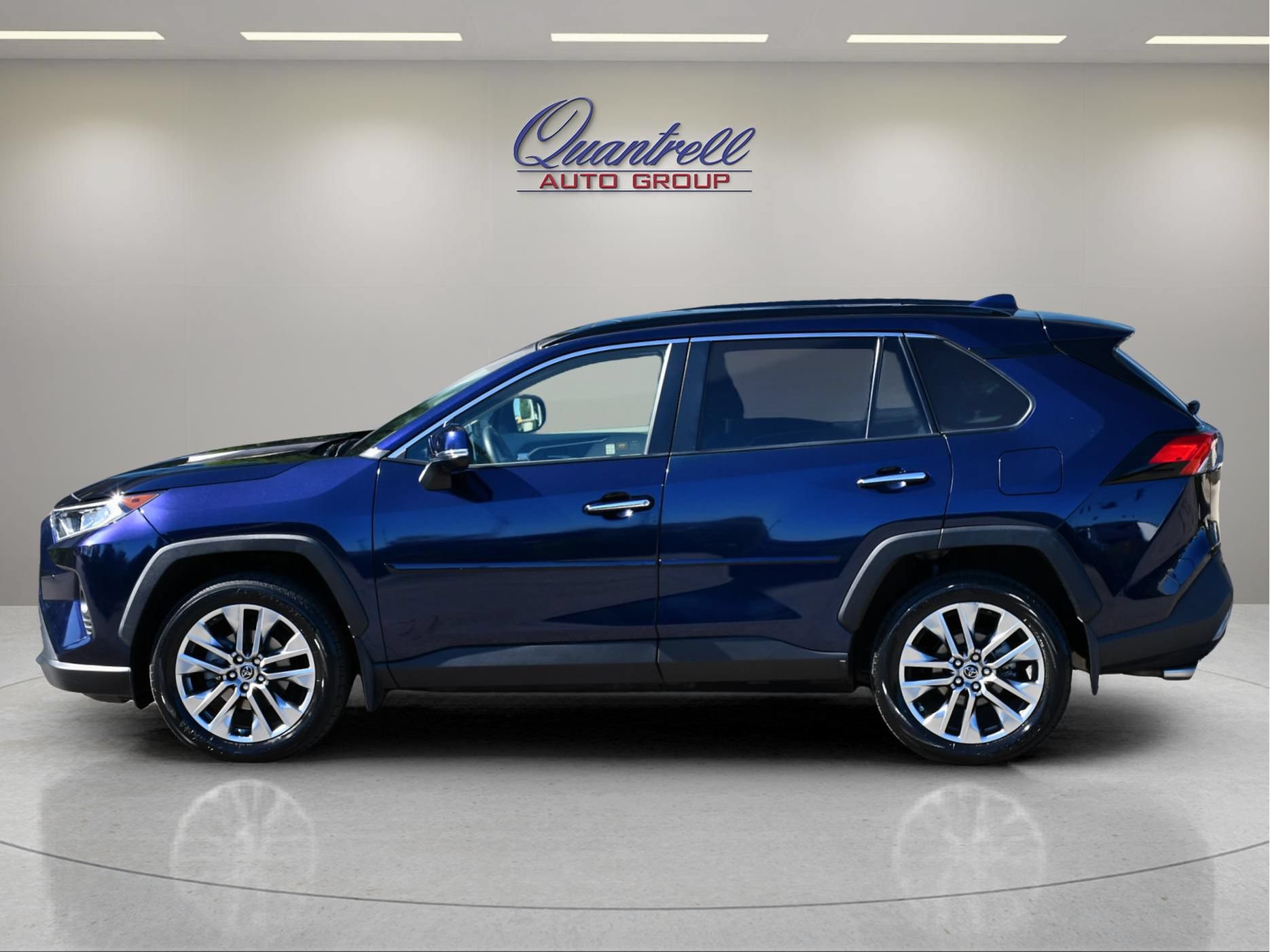 Used 2019 Toyota RAV4 Limited w/ Advanced Technology Package FWD image 7