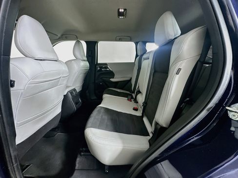 Used 2025 Mitsubishi Outlander SE AWD/4WD image 27
