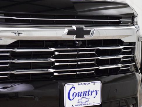 New 2026 Chevrolet Suburban Premier image 11