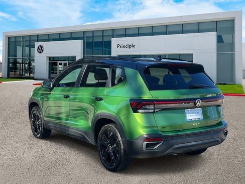 New 2026 Volkswagen Taos SE image 4