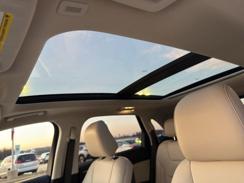 Used 2021 Ford Edge Titanium image 11