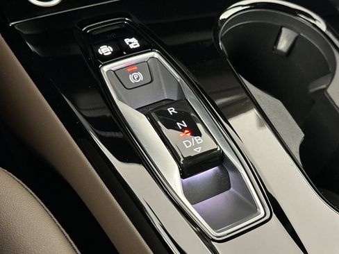 Used 2025 Audi Q6 e-tron Premium w/ Convenience Package image 20