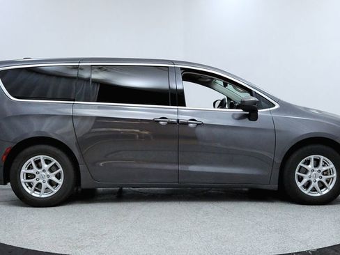 Used 2023 Chrysler Voyager LX image 6