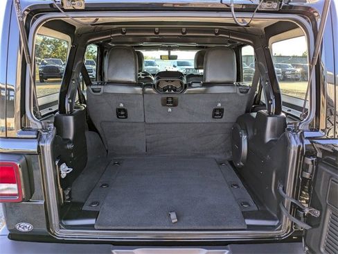 Used 2022 Jeep Wrangler Unlimited Sahara image 11