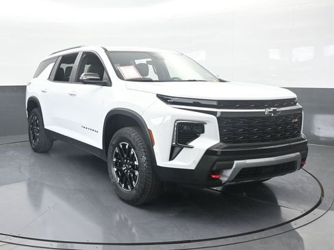 Used 2024 Chevrolet Traverse Z71 w/ Enhanced Driving Package image 9