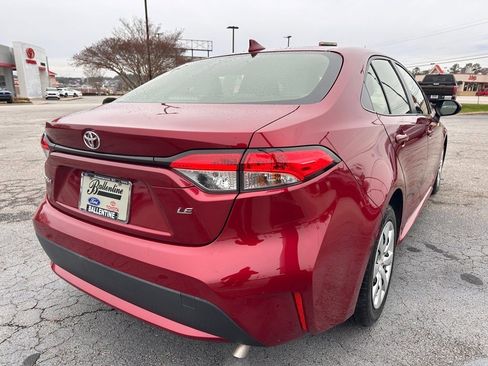 Used 2022 Toyota Corolla LE image 3
