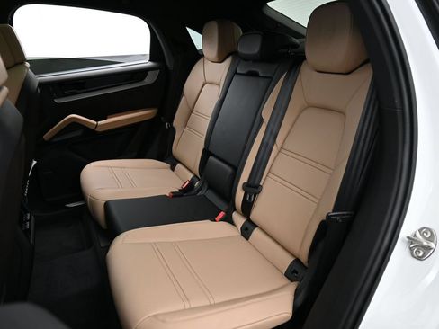 Certified 2025 Porsche Cayenne Coupe AWD/4WD image 25