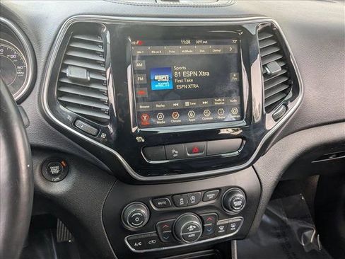 Used 2019 Jeep Cherokee Limited image 12