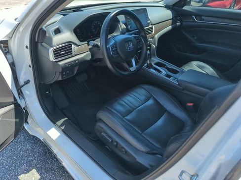 Used 2018 Honda Accord Touring image 10